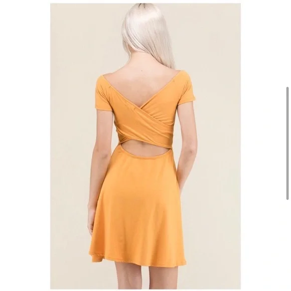 🎉LAST ONE🎉Cross back off shoulder dress - Picture 4 of 5